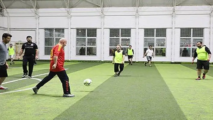 Başkan Çolakbayrakdar halı sahada ter döktü 