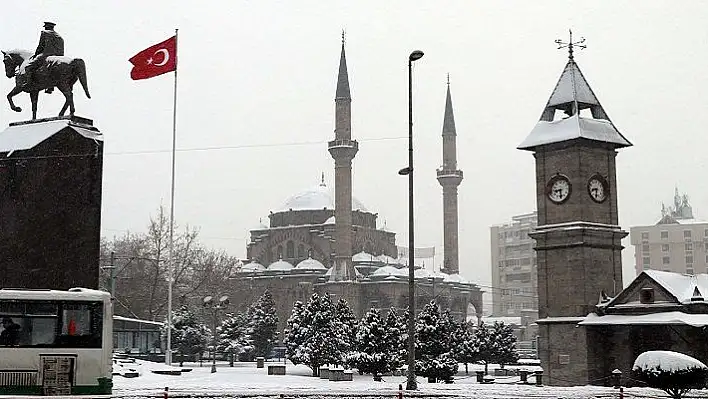 Kayseri'de kar etkili oldu