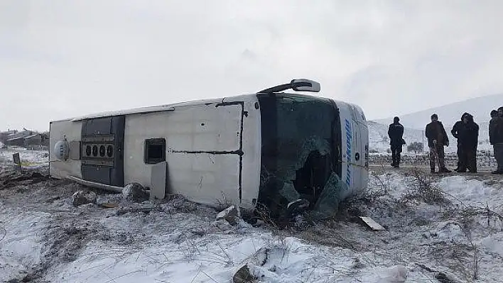 Kayseri 'de tur otobüsü devrildi: 43 yaralı