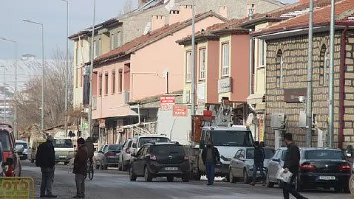 Sarıoğlan'da vatandaşlar diken üstünde