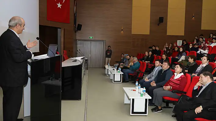 ERÜ'de Çağdaş Rus Edebiyatı Anlatıldı 