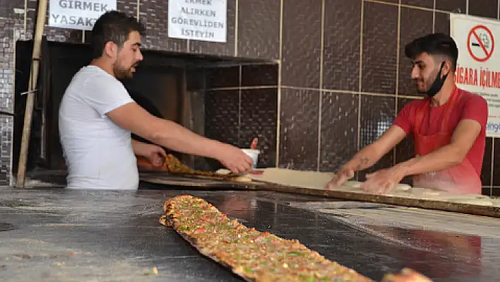 Bünyan'da normalleşme süreci kıymalı pideye ilgi arttı