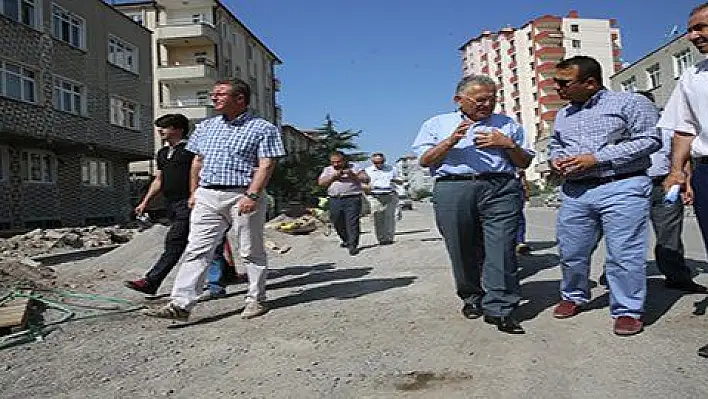 Hürriyet Mahallesi'nde yol yapım ve düzenleme çalışmaları başladı