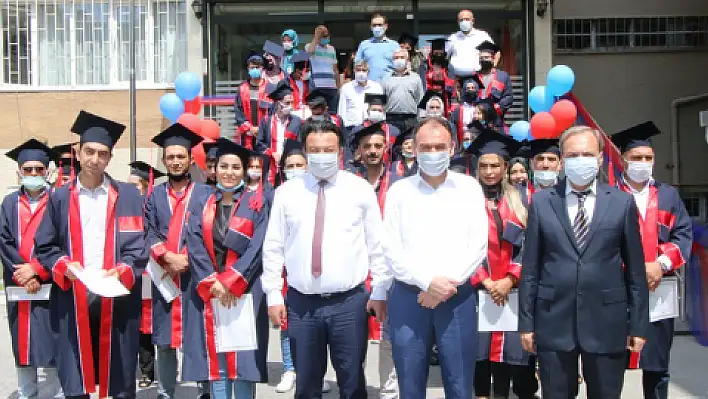 Sıradışı diploma töreni