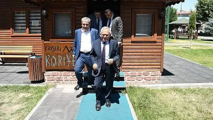 Başkan Büyükkılıç, Kariyer Merkezi'ni ziyaret etti