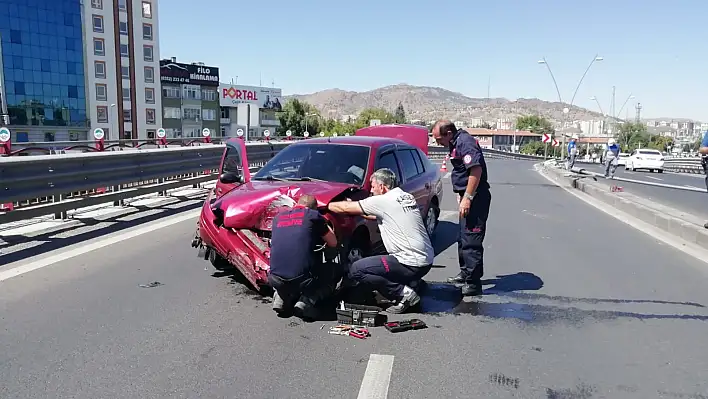 Aydınlatma direğine çarparak durabildi