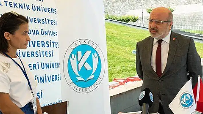 KAYÜ Rektörü Karamustafa, 'Üniversite Tercih Danışmanlığı Günleri'nde stantları gezdi