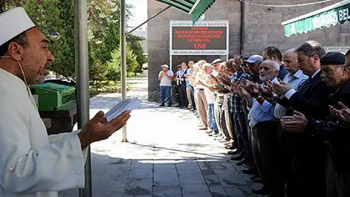 Arakan'da hayatını kaybeden Müslümanlar için gıyabi cenaze namazı kılındı