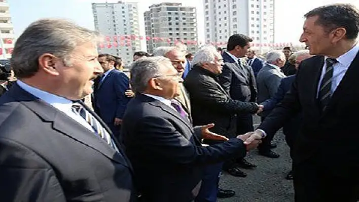 Bakan Ziya Selçuk'tan Başkan Büyükkılıç'a teşekkür 