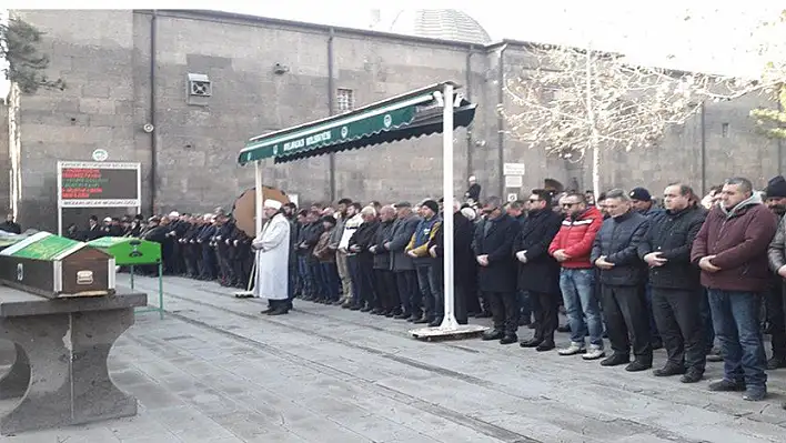 Halep'te hayatını kaybedenler için gıyabi cenaze namazı kılındı