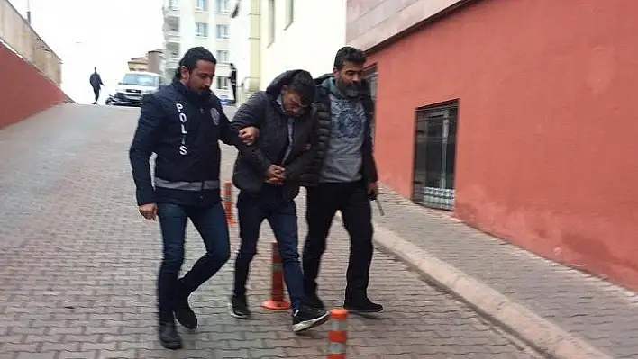 Araçlardan hırsızlık yaptığı belirlenen 3 şüpheli yakalandı