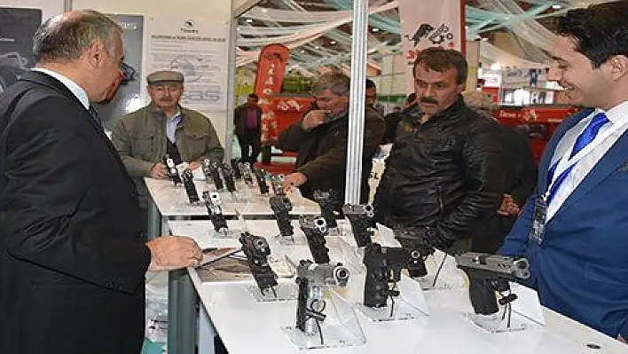 Türk yapımı tabancalara fuarda yoğun ilgi  