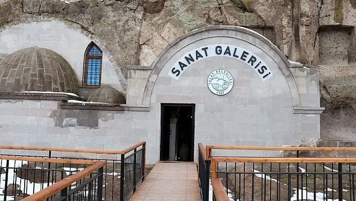 Tarihi kilise sanat galerisine dönüştürüldü