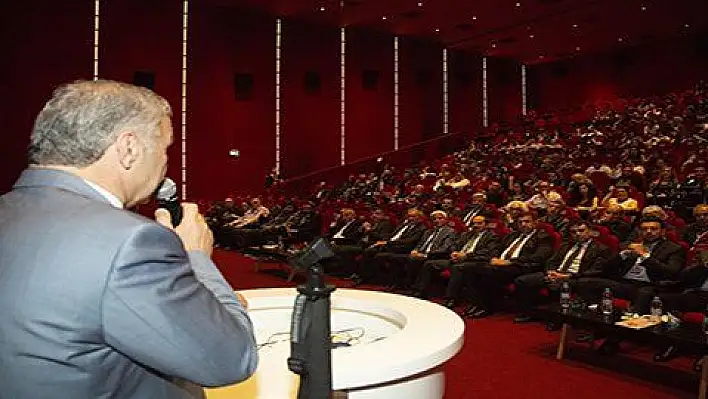 Başkan Çelik, Kayseri Uluslararası Altın Çınar Film Festivali'nin galasına katıldı