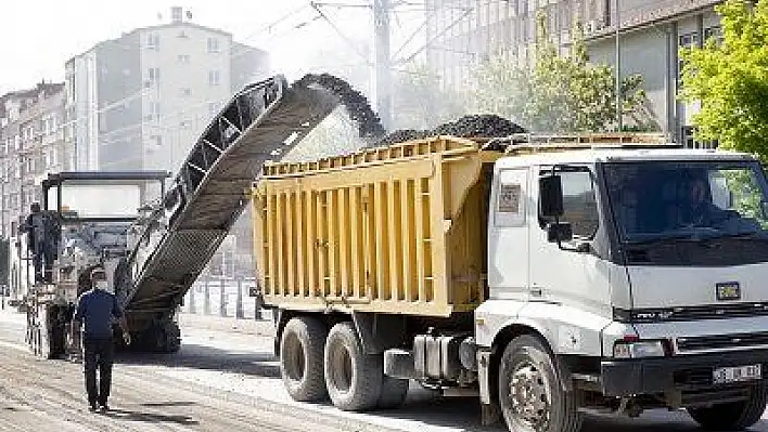 Büyükşehir çalışmalarını kısıtlama günü de devam ettirdi