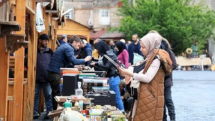Antika Pazarı tutkuya dönüştü