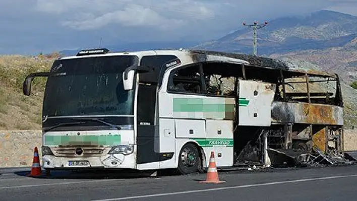 Yolcu otobüs seyir halindeyken alev aldı