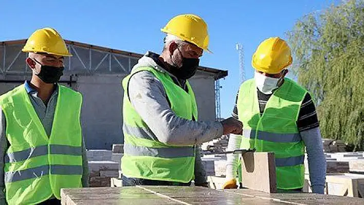 Mimar Sinan'ın izinden giden öğrenciler taş ve mermer ocağında eğitim alıyor