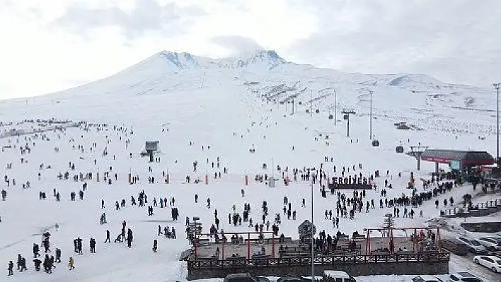 Erciyes hafta sonu 30 bini aşkın ziyaretçiyi ağırladı