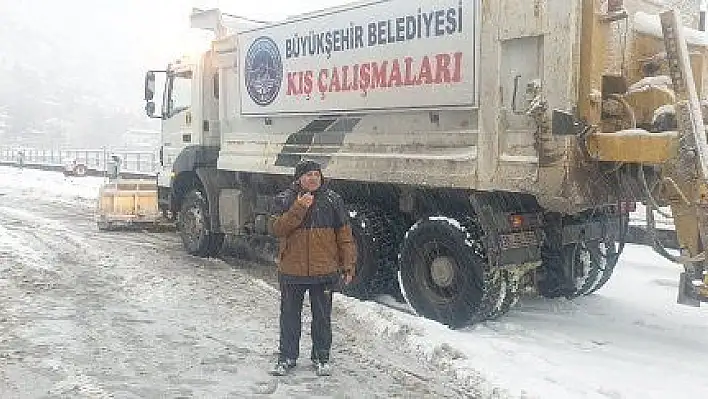 Büyükkılıç, karla mücadeleyi sahada takip etti