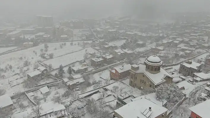 Tarihi ilçe Talas'ta kar güzelliği