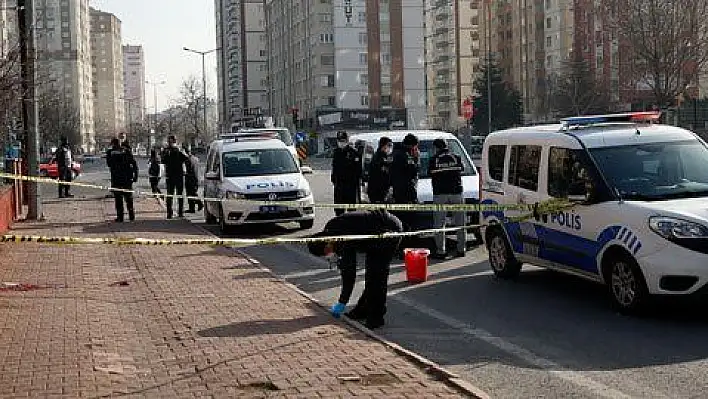 Öğretmen, tartıştığı komşusunu kafasından vurdu