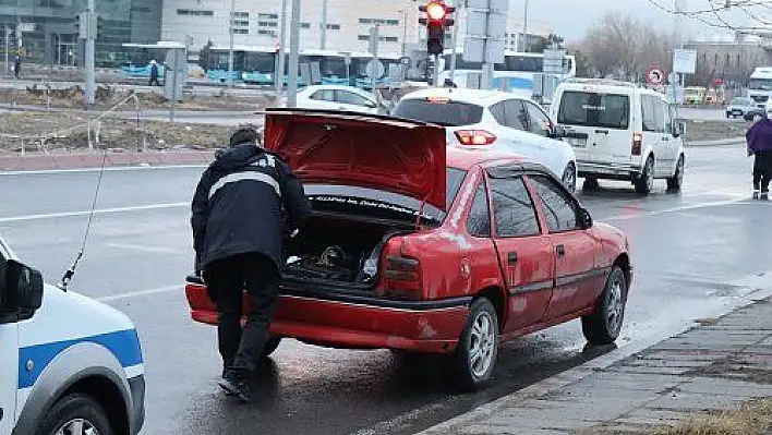 Silahla yaralandı, hastaneye giderken yakıtı bitti