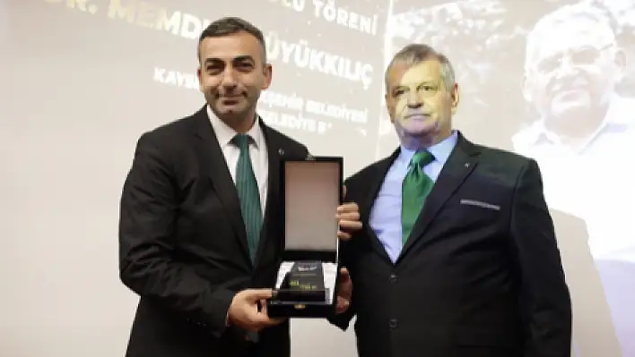 Büyükkılıç'a 'Başarı ve Onur Ödülü'