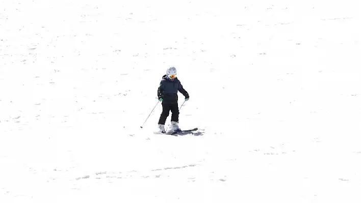 Erciyes'te kayak keyfi nisanda da devam ediyor