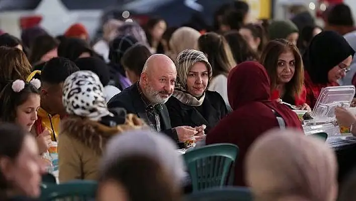 Başkan Çolakbayrakdar iftarda gençlerle buluşuyor