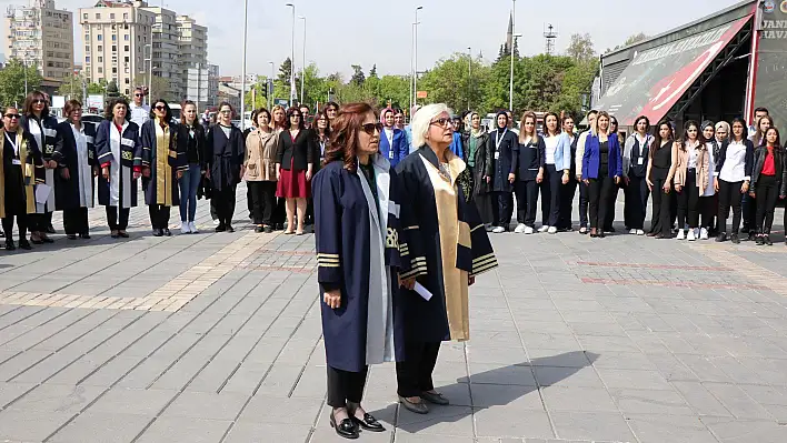 Hemşireler, Dünya Hemşireler Günü'nde sıkıntılarını dile getirdi