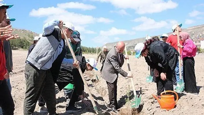 Başkan Çolakbayrakdar Engelliler Haftasını fidanlarla taçlandırdı