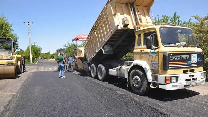 Hisarcık ile Hacılar arasında asfalt çalışması başladı