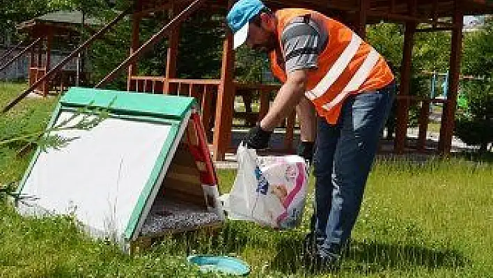 Bünyan'da sokak hayvanlarına mama ve su desteği