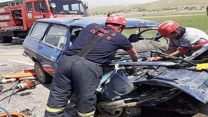 Kayseri'de otomobil ile kamyonet çarpıştı: 1 ölü, 4 yaralı