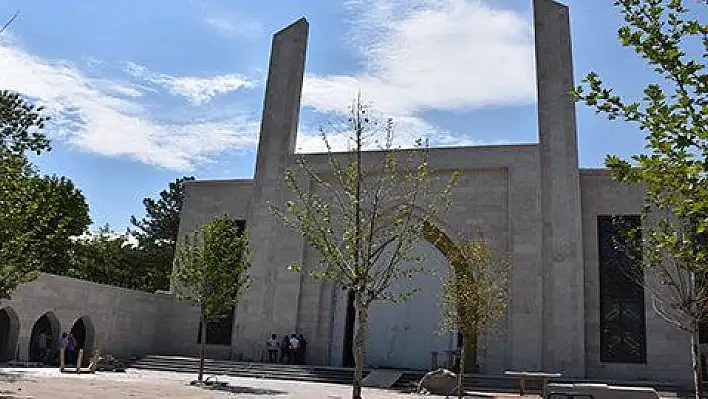 Hulusi Akar, yaptırdığı cami ile adını taşıyan bulvarı bakan olarak açacak