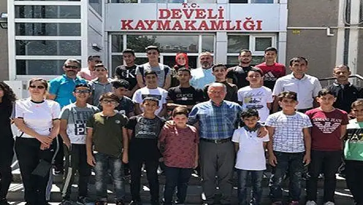 Filistinli Sporcular Develi Kaymakamı Duru'yu Makamında Ziyaret Etti 