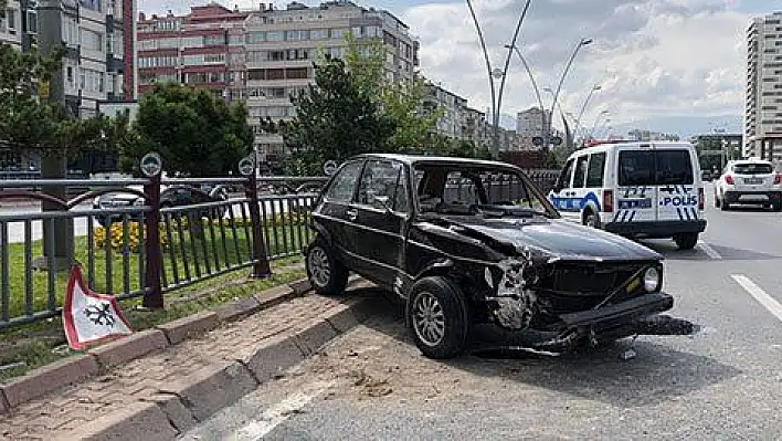 Takla atan otomobilden burnu kanamadan çıktı