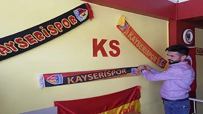 Kayserispor fanatiği berber dükkanını sarı-kırmızıya boyadı