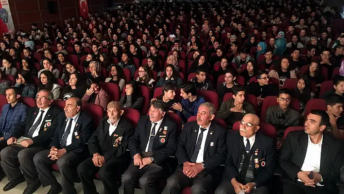 Öğrencilere 'Çanakkale Ruhu' konulu konferans etkinliği verildi 