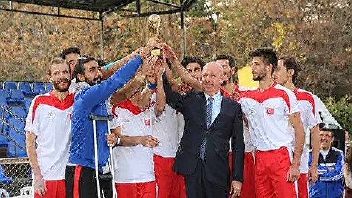 27 ülkenin katıldığı turnuvada dostluk kazandı 