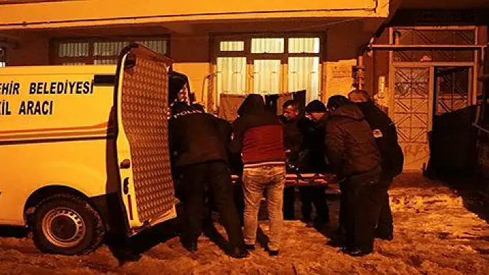 Yalnız yaşayan adam evinde ölü bulundu 