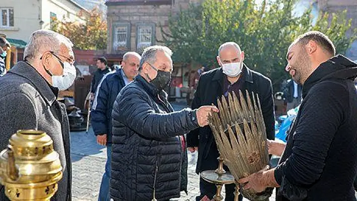 Antika pazarı aynı gün aynı yerde