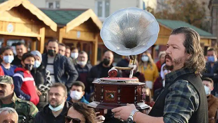 Bu pazar antikacılar buluşuyor