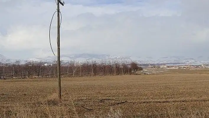 Kablo hırsızı polisten kaçamadı