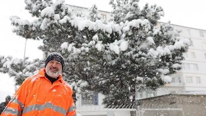 Başkan Çolakbayrakdar kar temizleme çalışmalarını inceledi