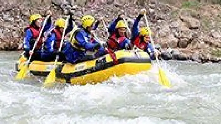 Yahyalı'da rafting rüzgarı esti