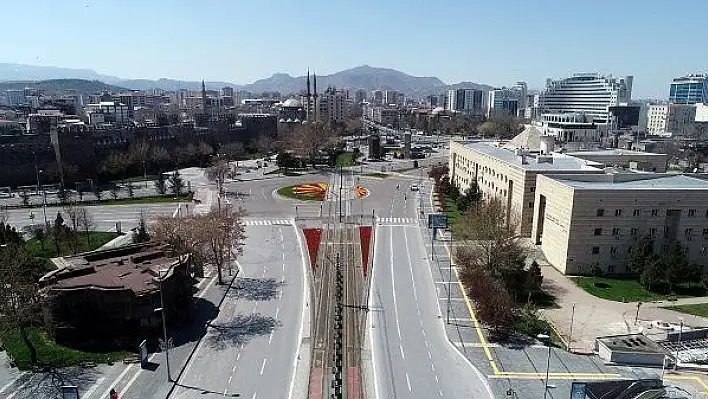 Kayseri'nin virüs öncesi en yoğun meydanı havadan görüntülendi