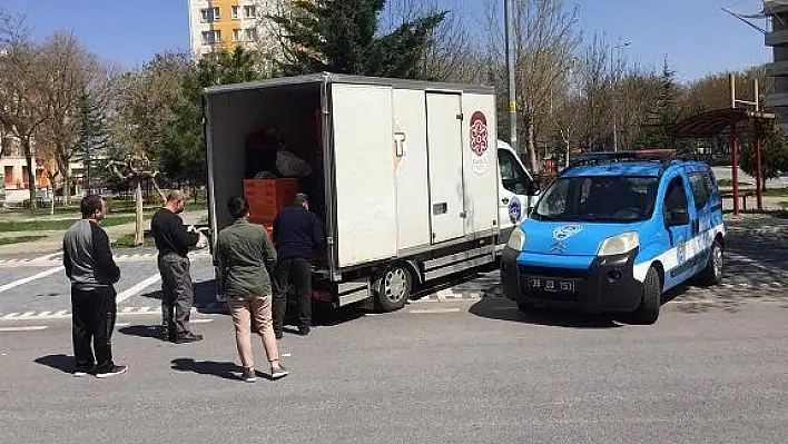 Büyükşehir ürettiği ekmekleri halka ulaştırıyor