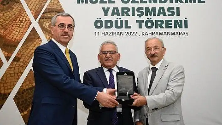 Başkan Büyükkılıç, Kahramanmaraş'tan ödülle döndü